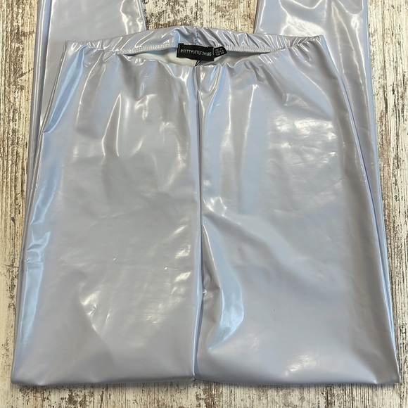 PrettyLittleThing NWT Light Baby Bluish Gray Highwaisted Vinyl Leggings - Picture 4 of 9
